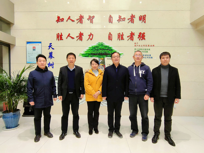 61bad5b65a32b.jpg 合影1_副本.jpg