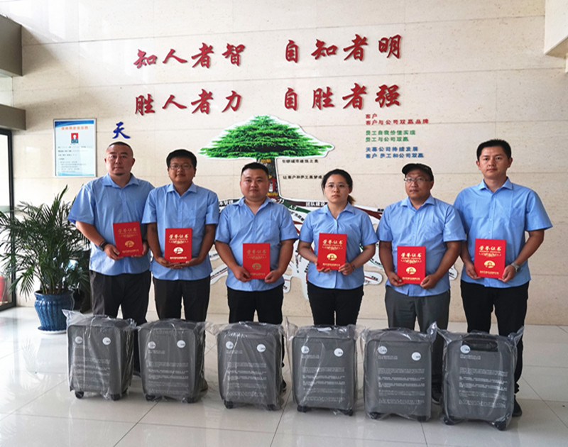 62b6d57e25132.jpg 優(yōu)秀青年員工_副本.jpg